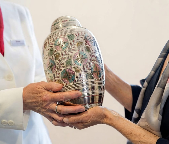 Cremation urns